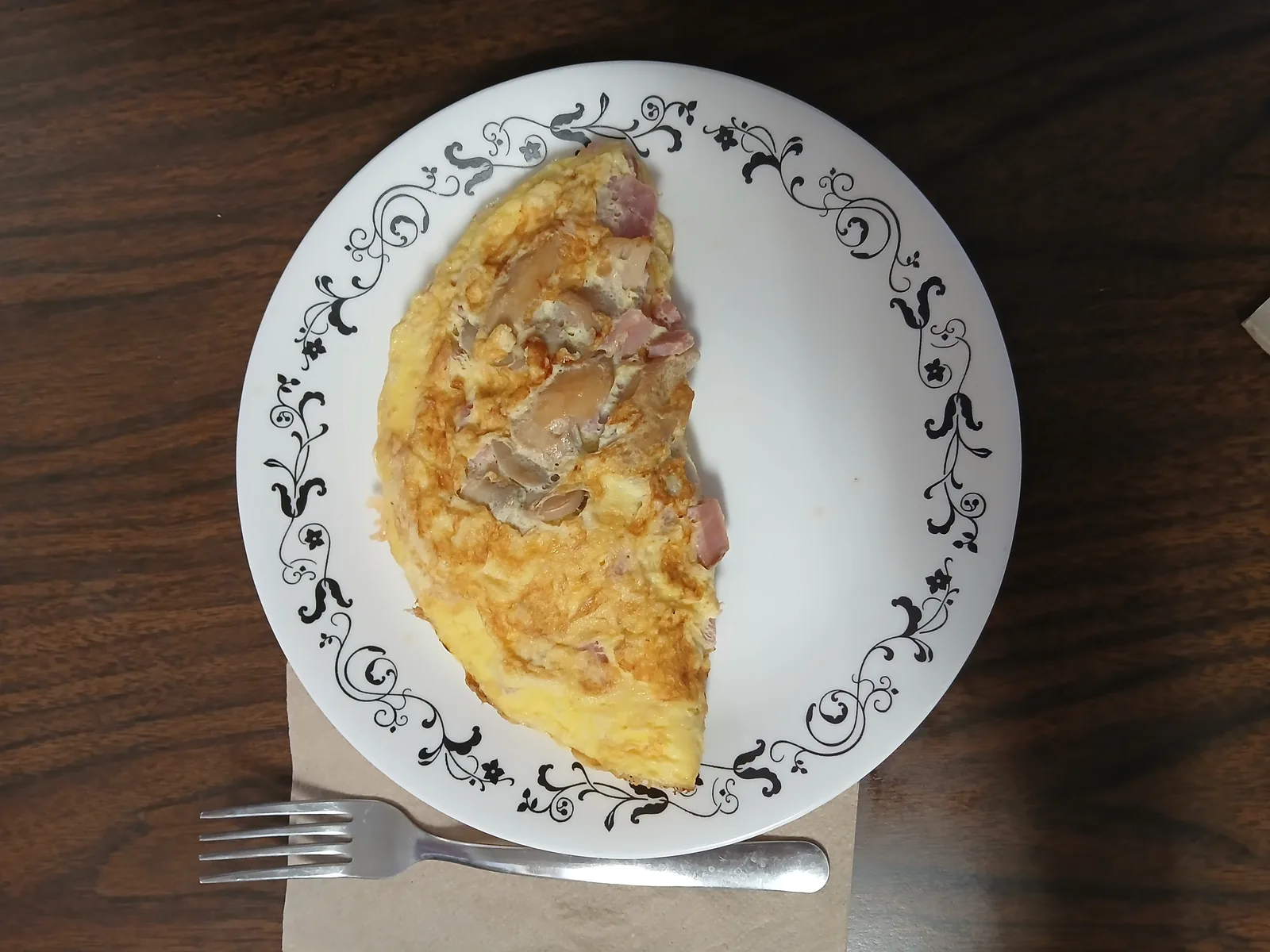 A meat omelet made with ham, cooked to order